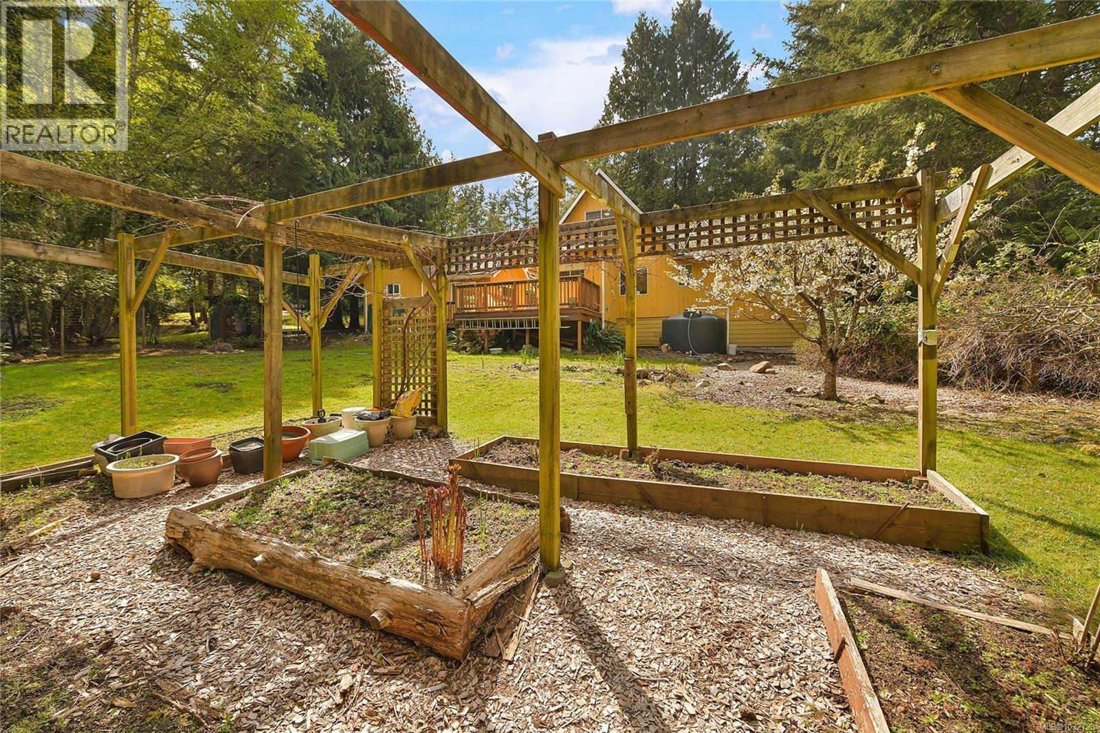 552 Club Cres - 39