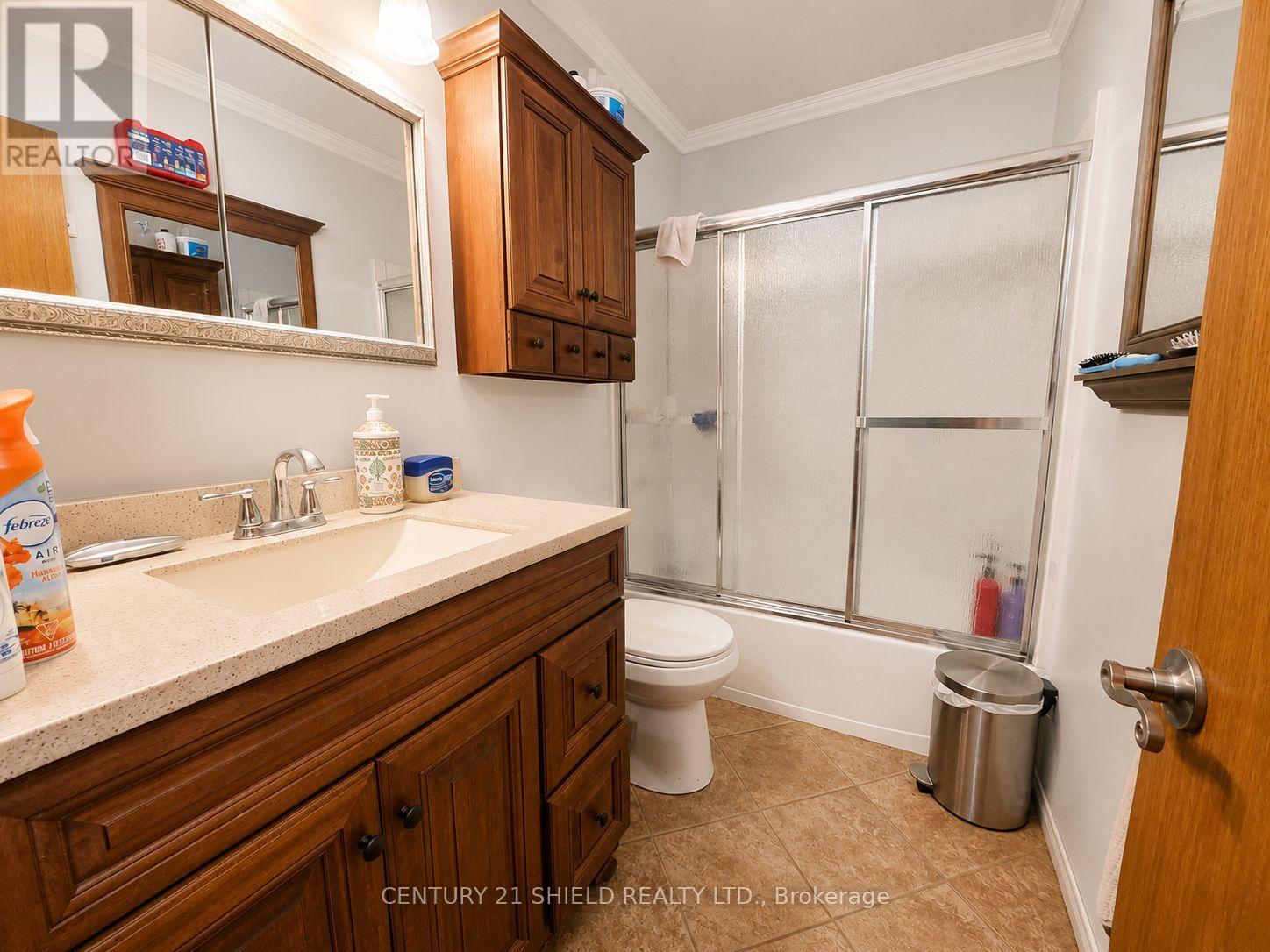 37 KINGSLEA CRESCENT - 10