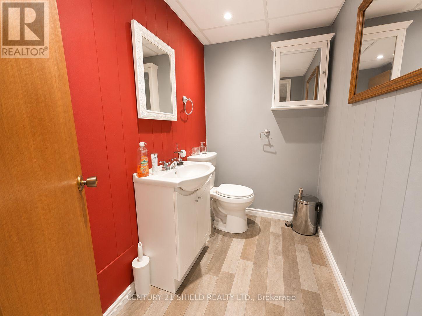 37 KINGSLEA CRESCENT - 15