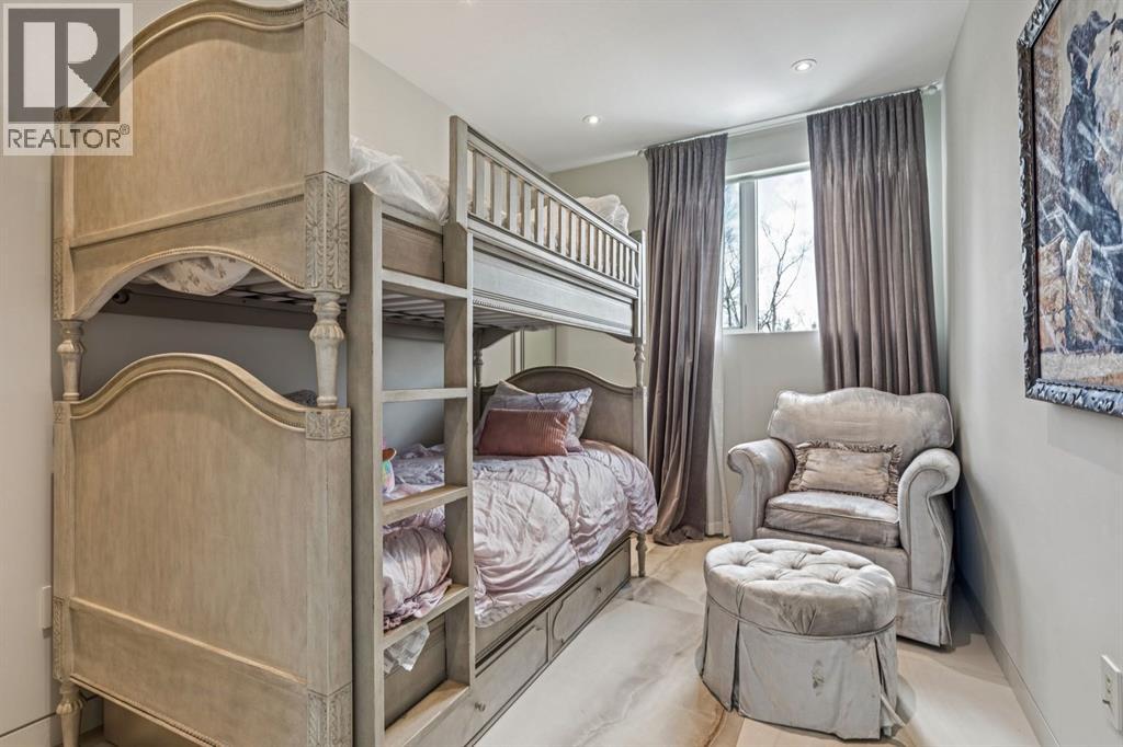 710 Rideau Road SW - 32