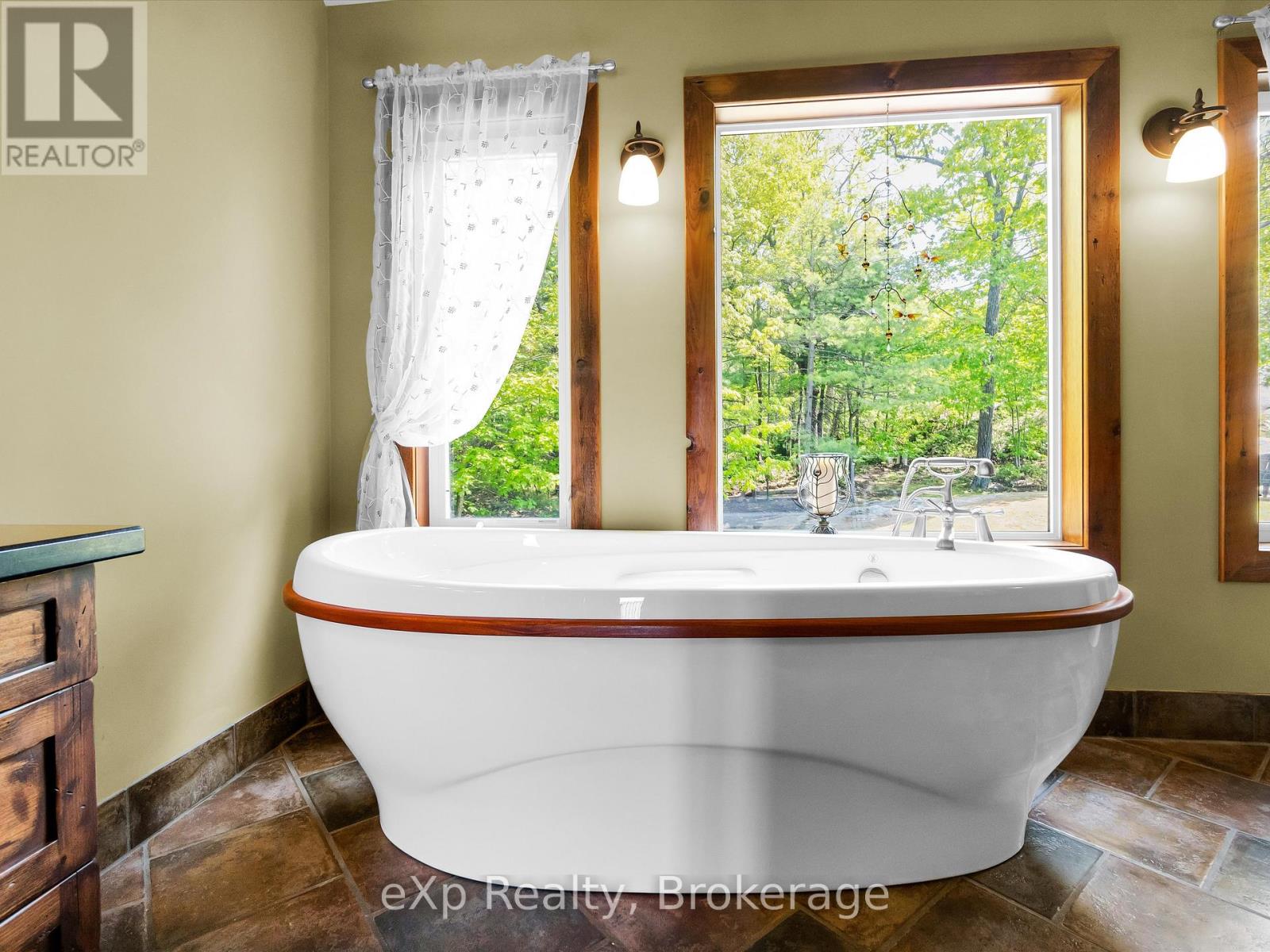 6646 1040LITTLEBEAUSOLEIL ISLAND - Image 22