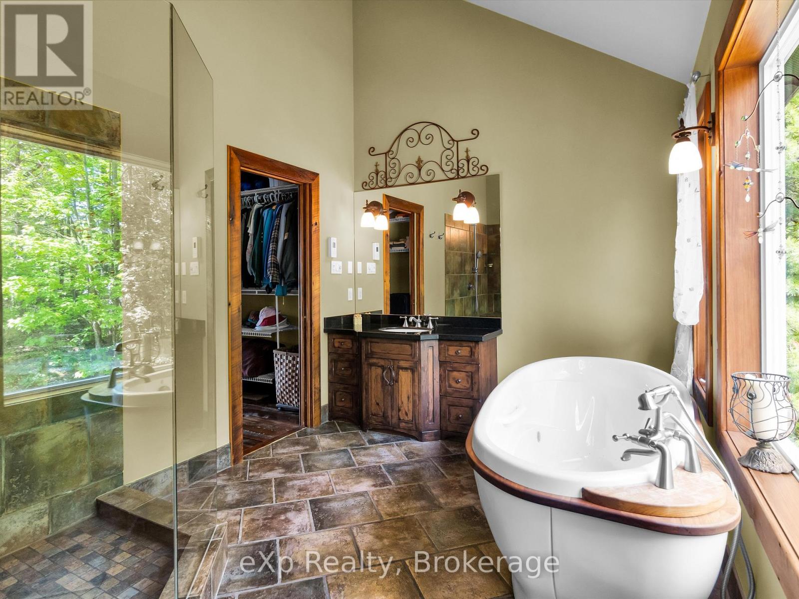 6646 1040LITTLEBEAUSOLEIL ISLAND - Image 23