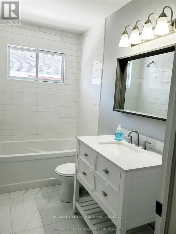 1329 BLOOMSBURY CRESCENT - 12