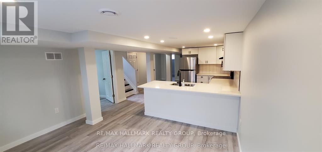 1329 BLOOMSBURY CRESCENT - 16
