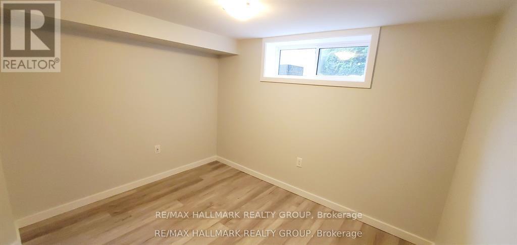 1329 BLOOMSBURY CRESCENT - 25