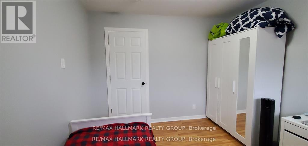 1329 BLOOMSBURY CRESCENT - 9