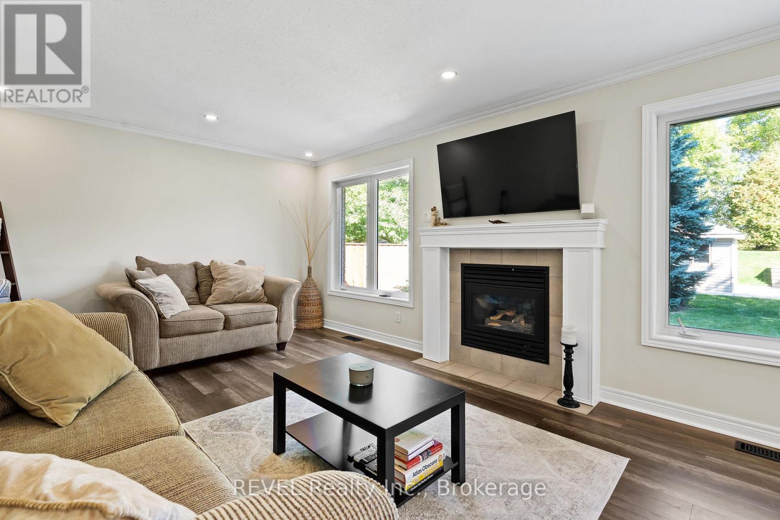 98 DEBORA DRIVE - 18
