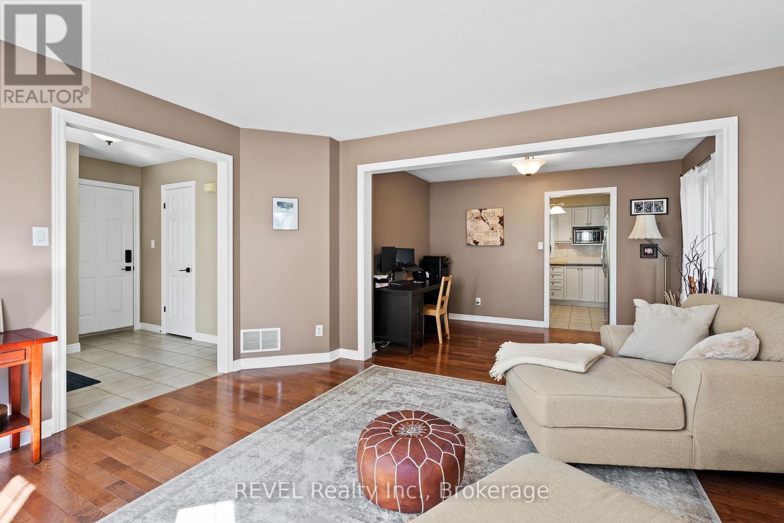98 DEBORA DRIVE - 23