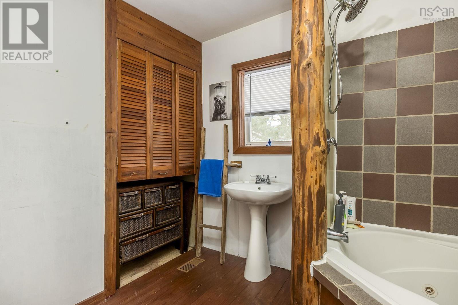 5404 8 Highway - 17