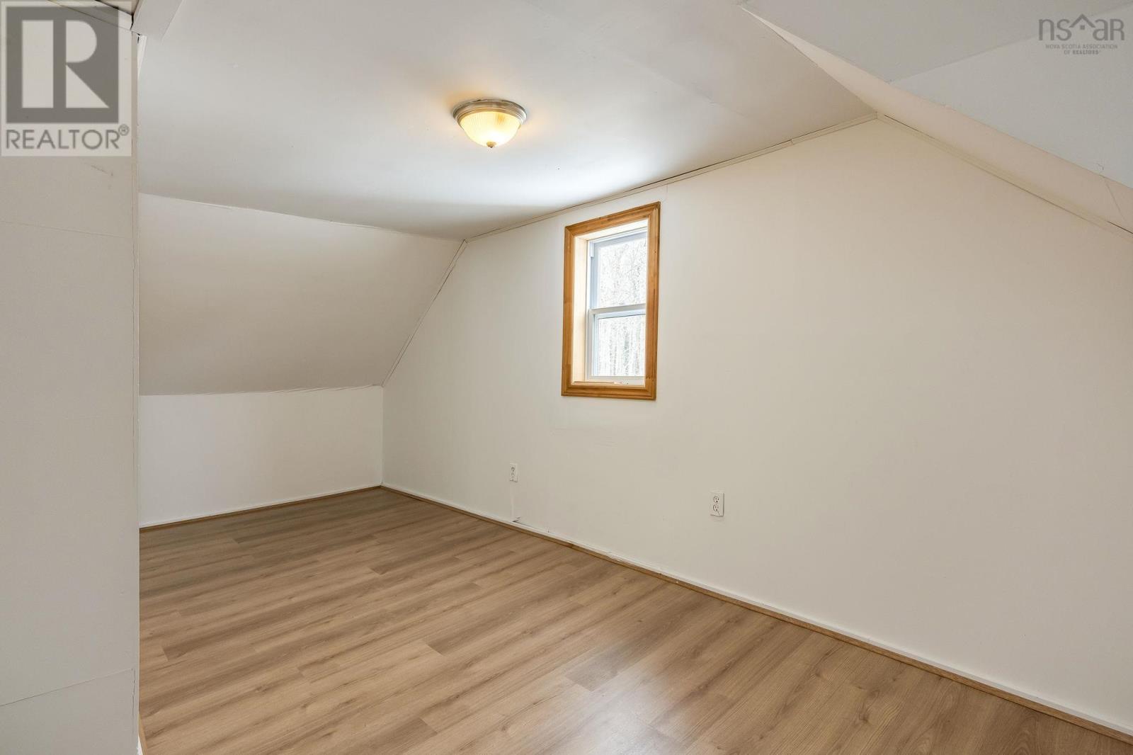 5404 8 Highway - 29
