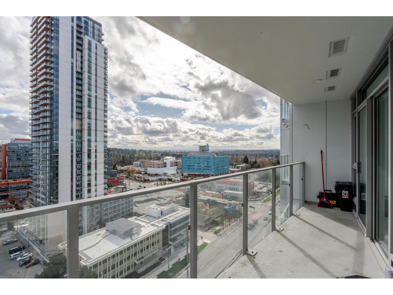 1 Bed, 1 Bath House for Sale in Surrey – 1108 9675 KING GEORGE BOULEVARD, Surrey - Image 12