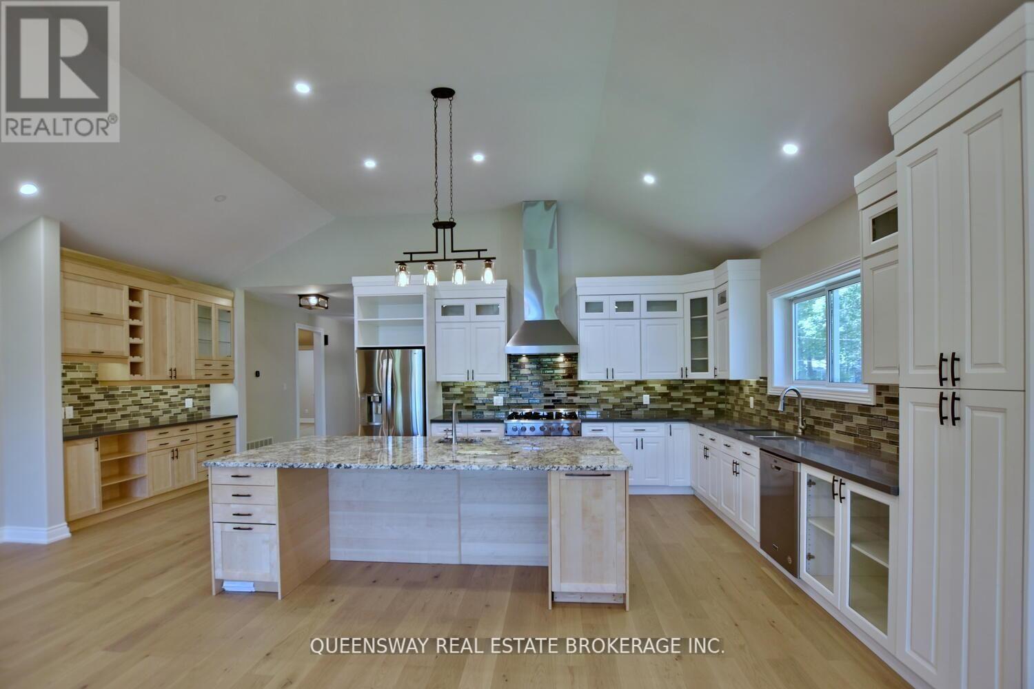 1852 RIVER ROAD W - 6