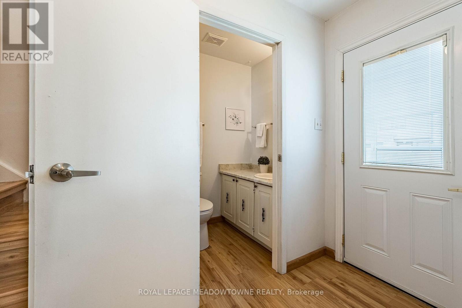 #34 93 HANSEN ROAD N - 11