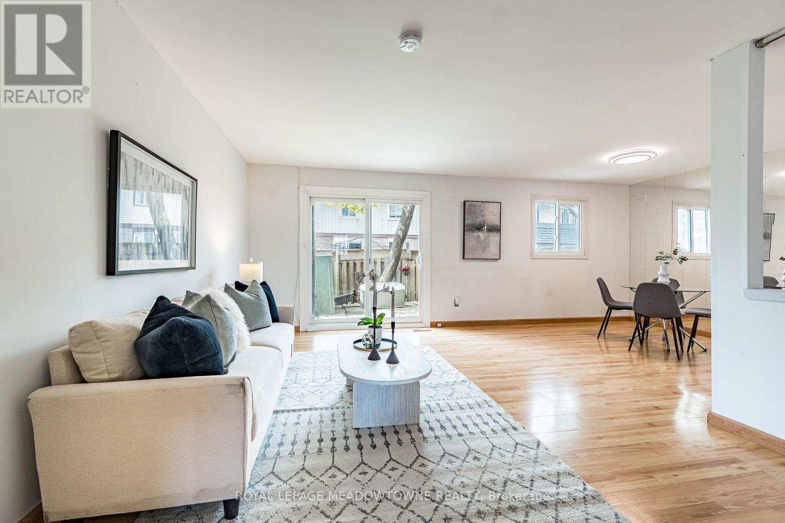#34 93 HANSEN ROAD N - 19