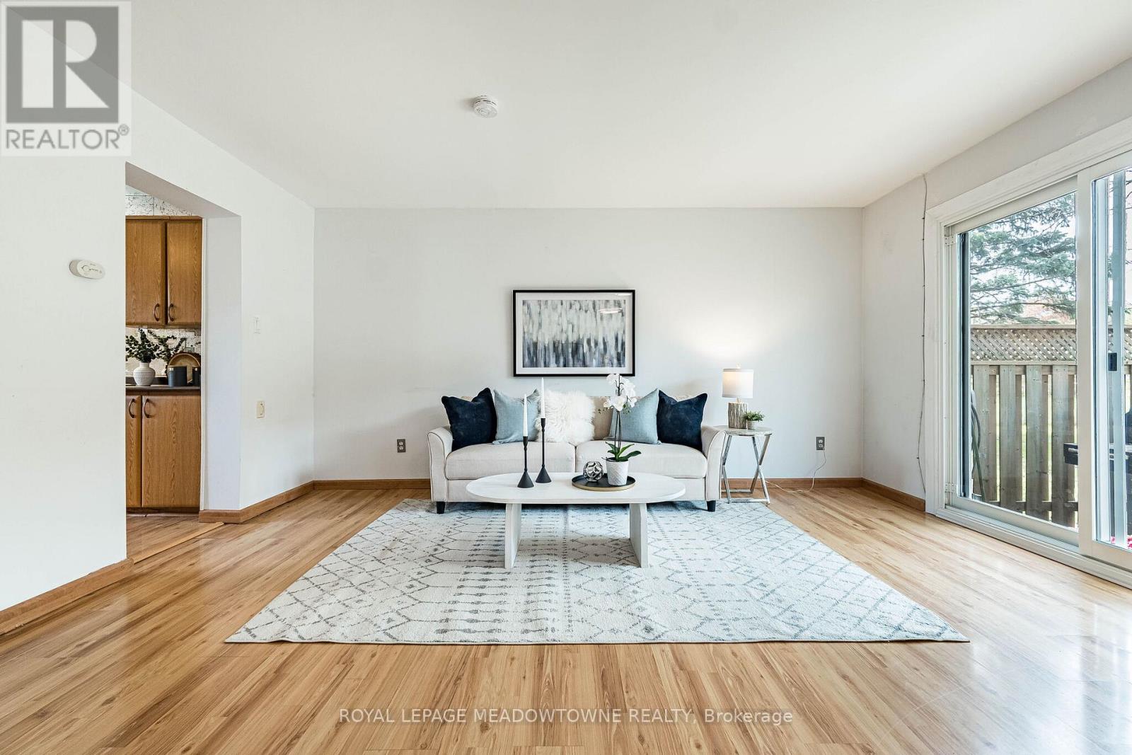 #34 93 HANSEN ROAD N - 22
