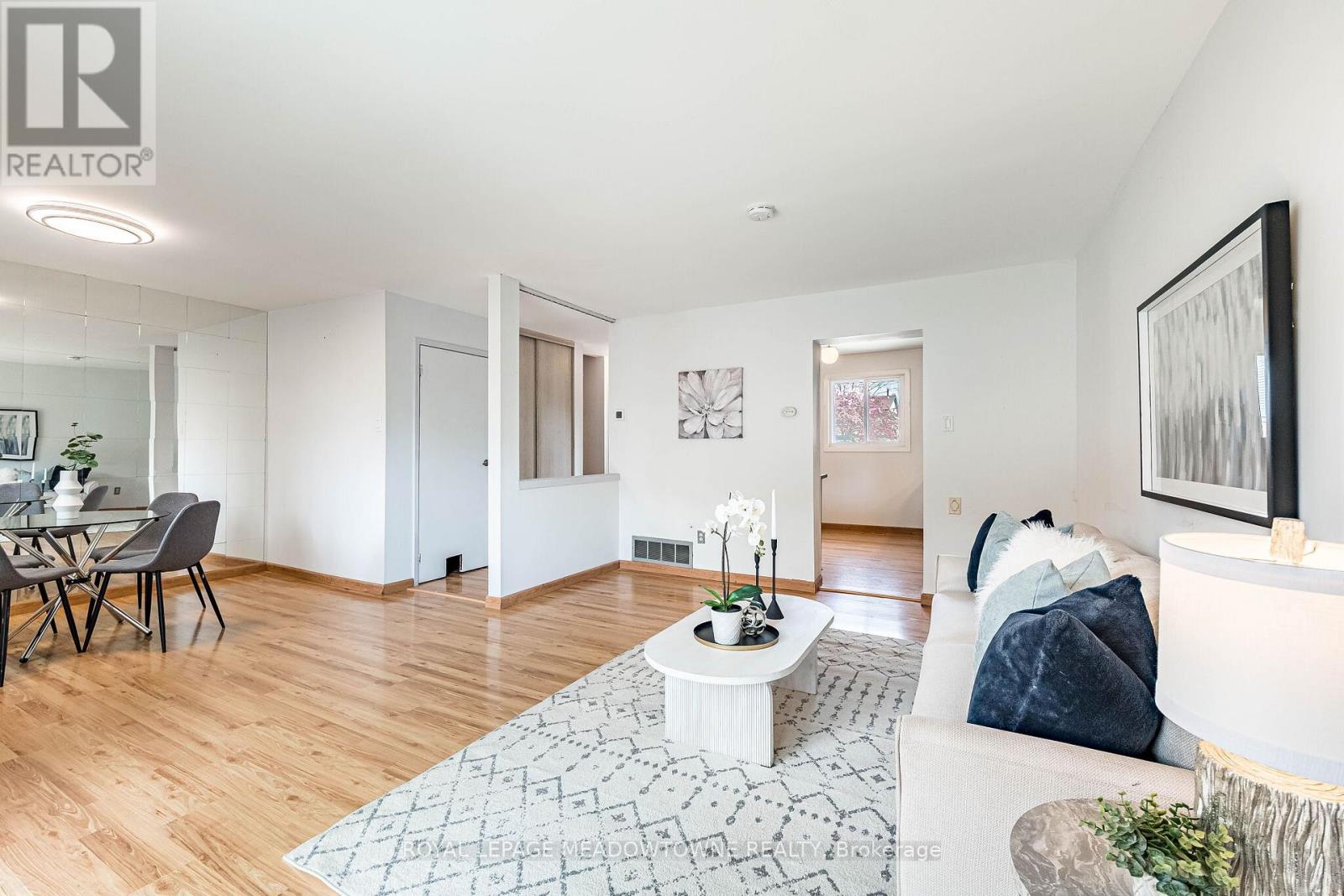 #34 93 HANSEN ROAD N - 24