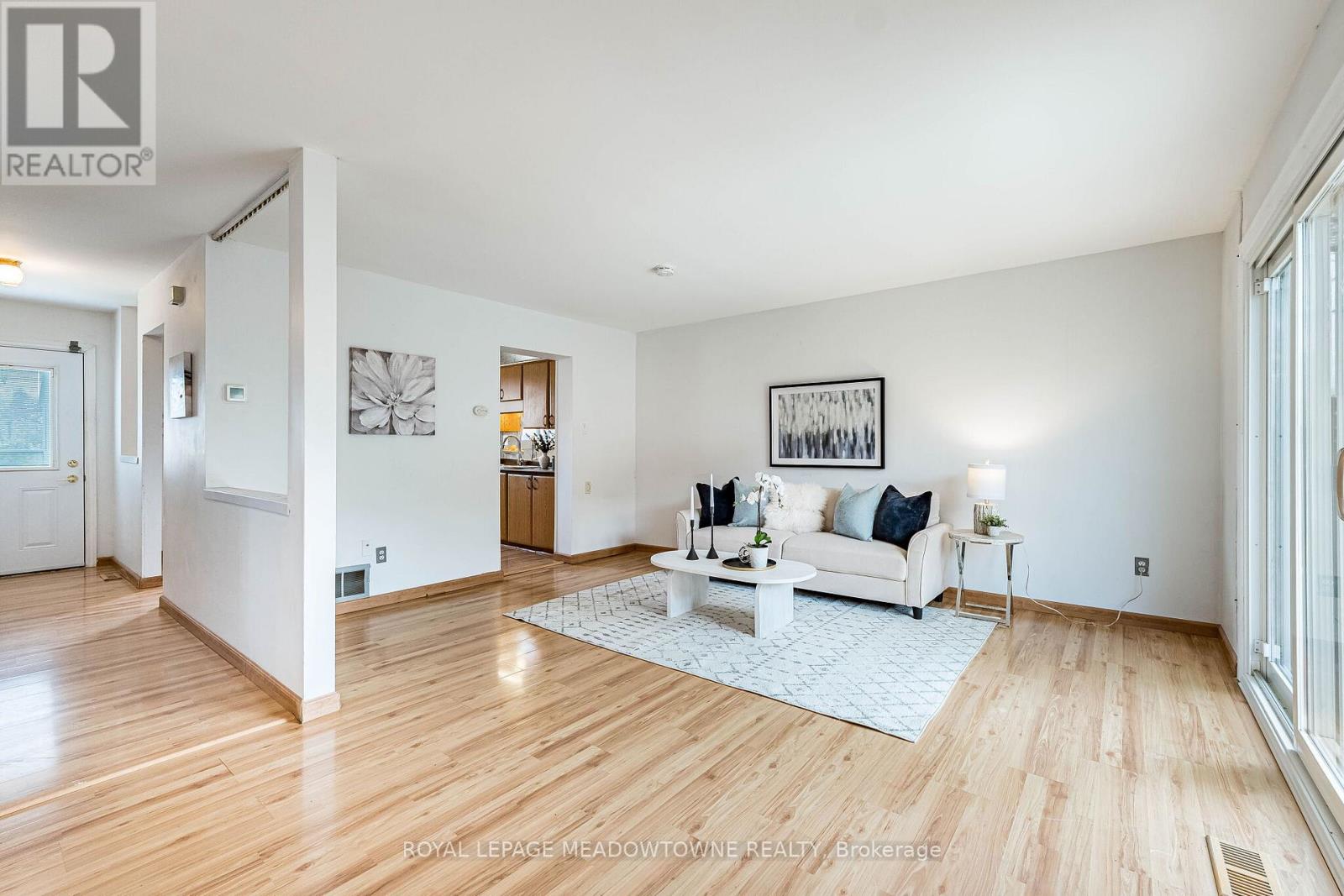 #34 93 HANSEN ROAD N - 28
