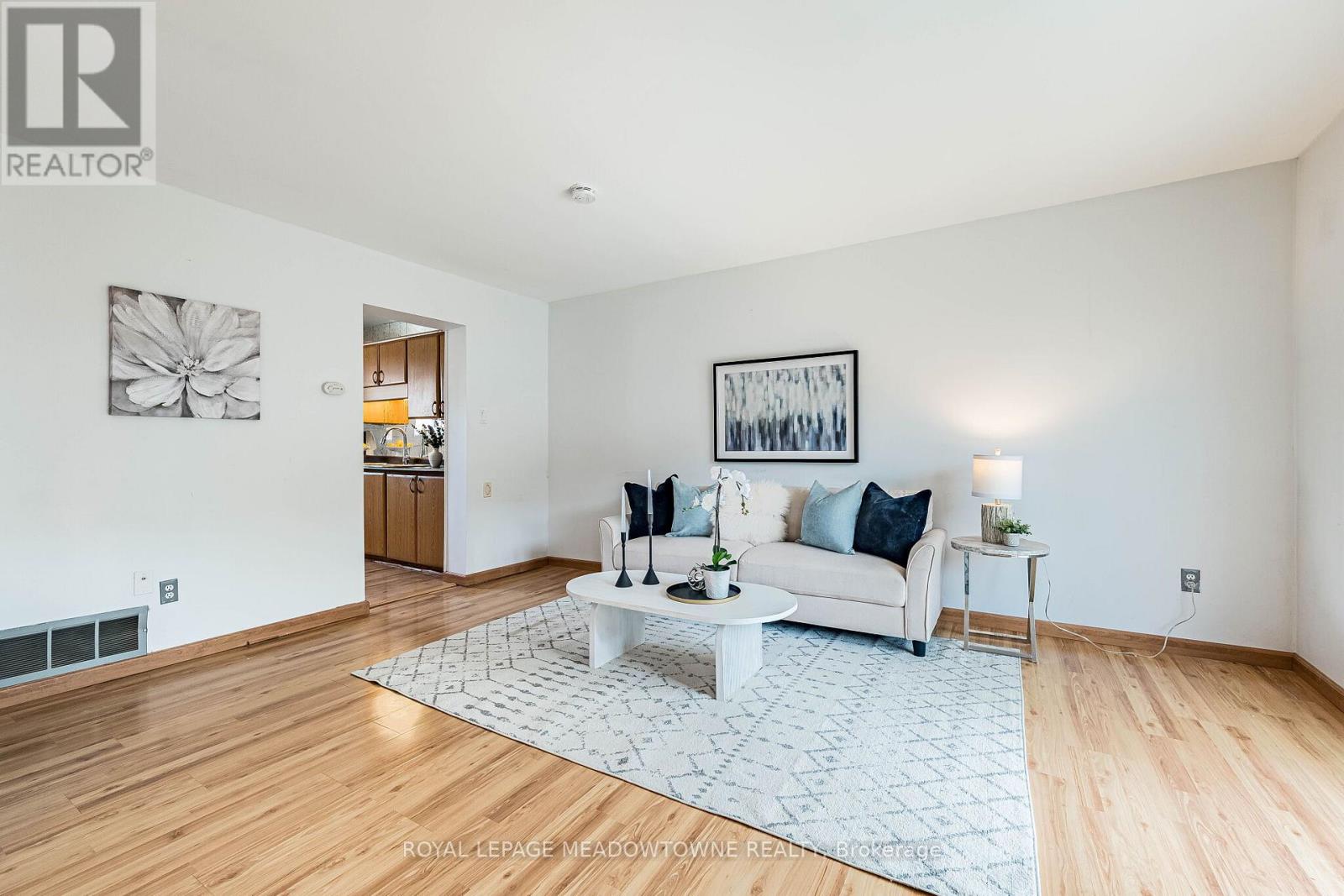 #34 93 HANSEN ROAD N - 29