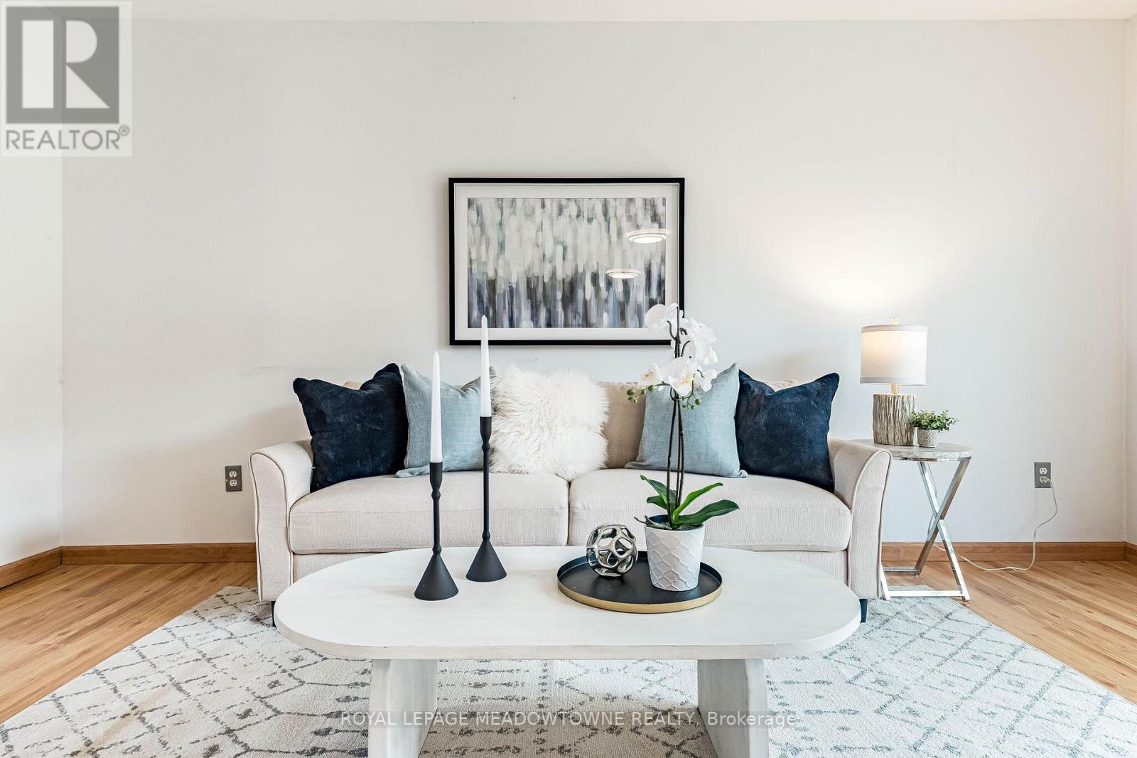 #34 93 HANSEN ROAD N - 30