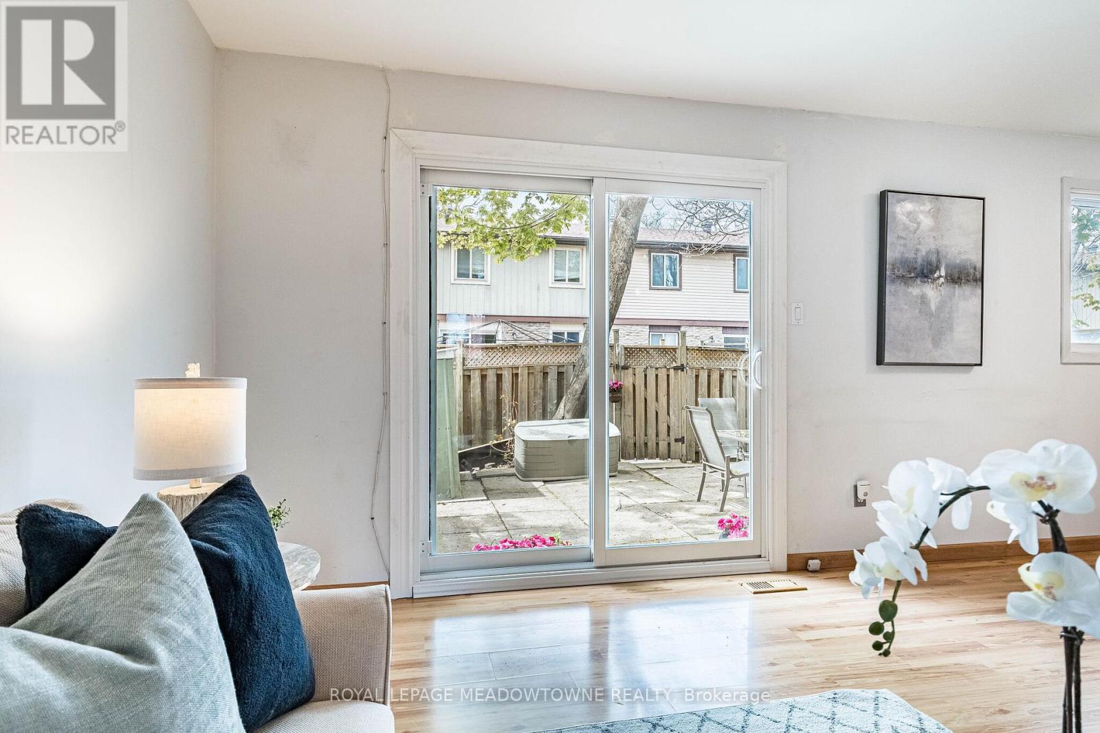 #34 93 HANSEN ROAD N - 31