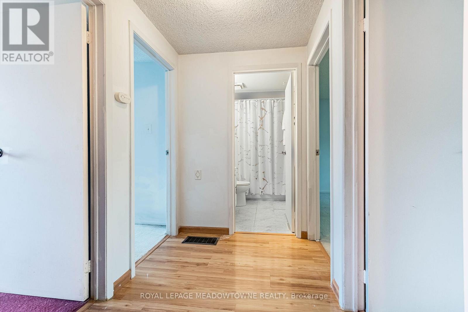 #34 93 HANSEN ROAD N - 33