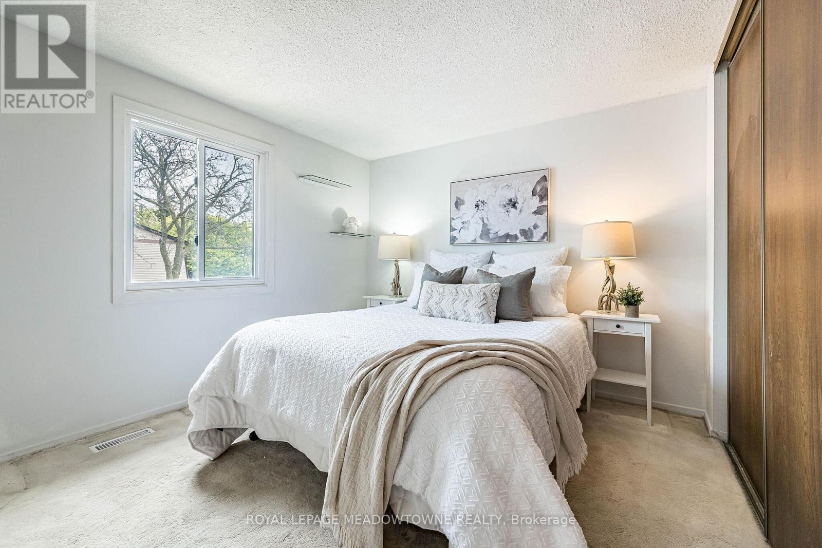 #34 93 HANSEN ROAD N - 35