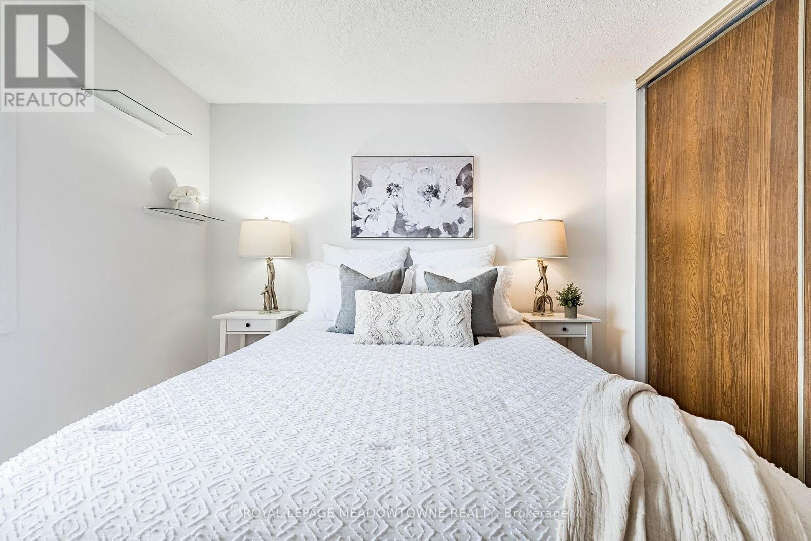 #34 93 HANSEN ROAD N - 36