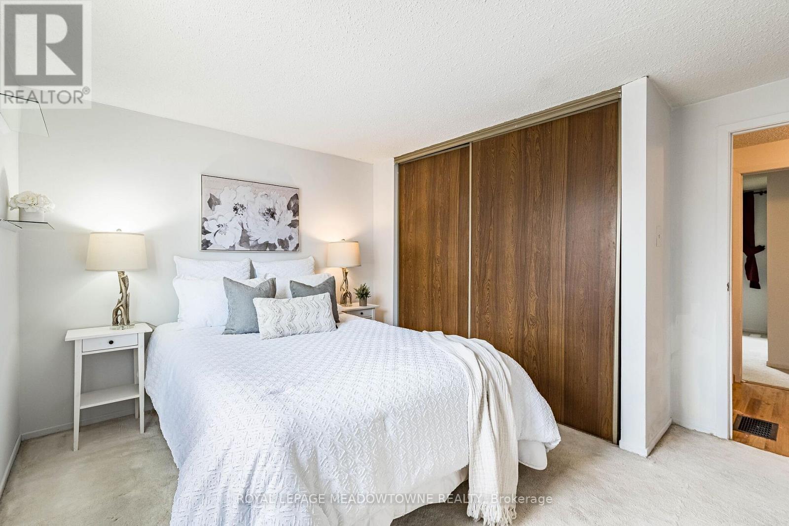 #34 93 HANSEN ROAD N - 38