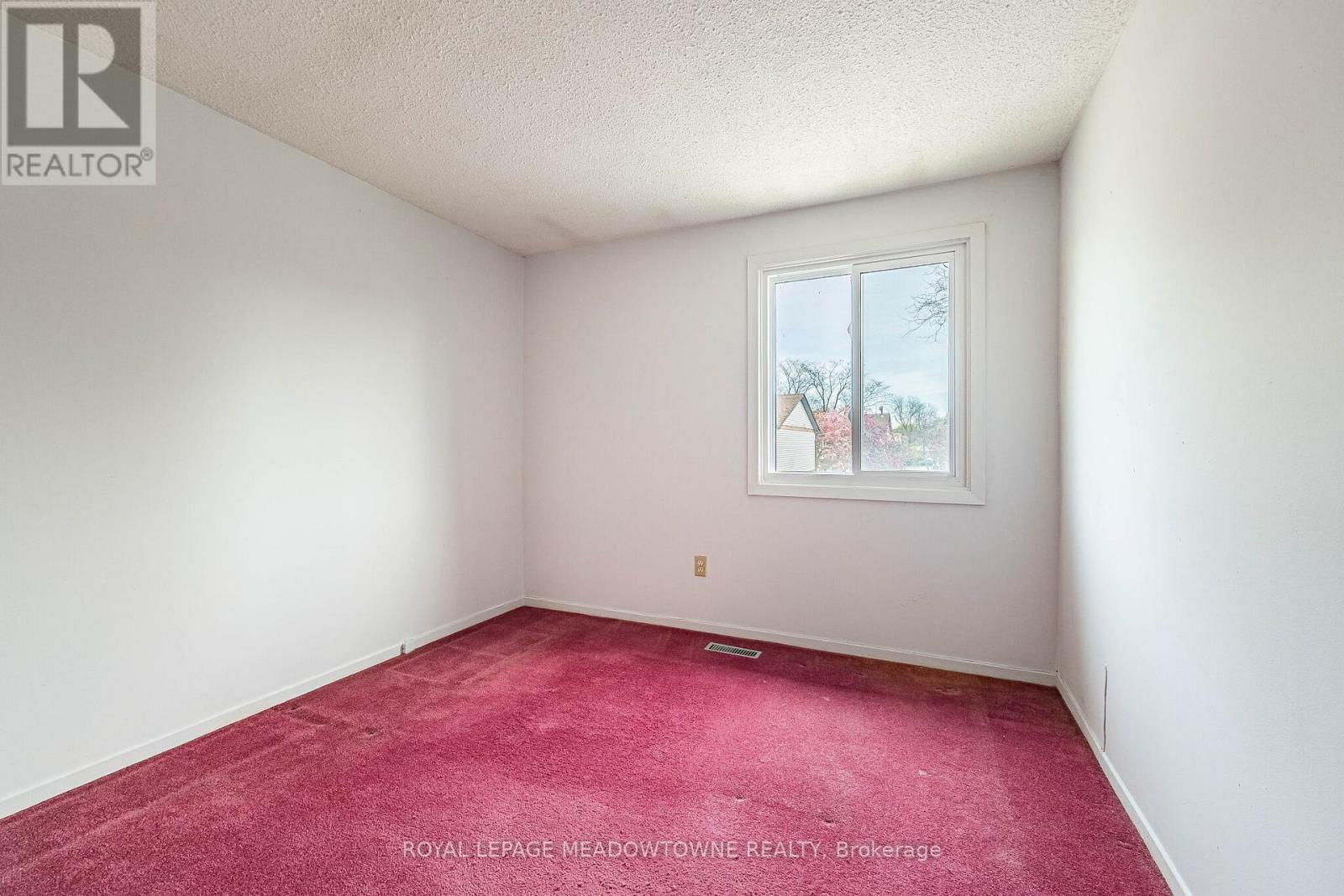 #34 93 HANSEN ROAD N - 39