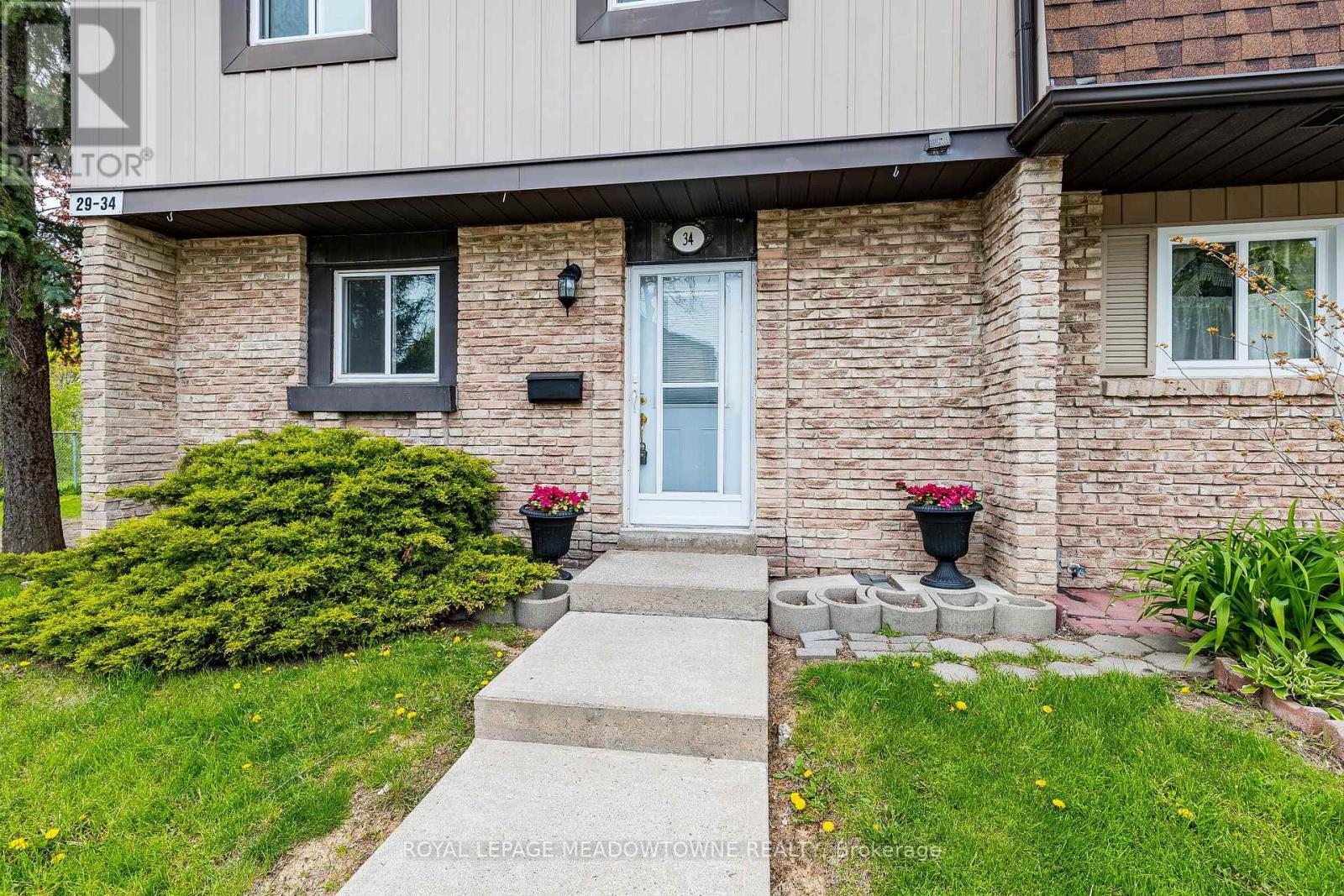 #34 93 HANSEN ROAD N - 4