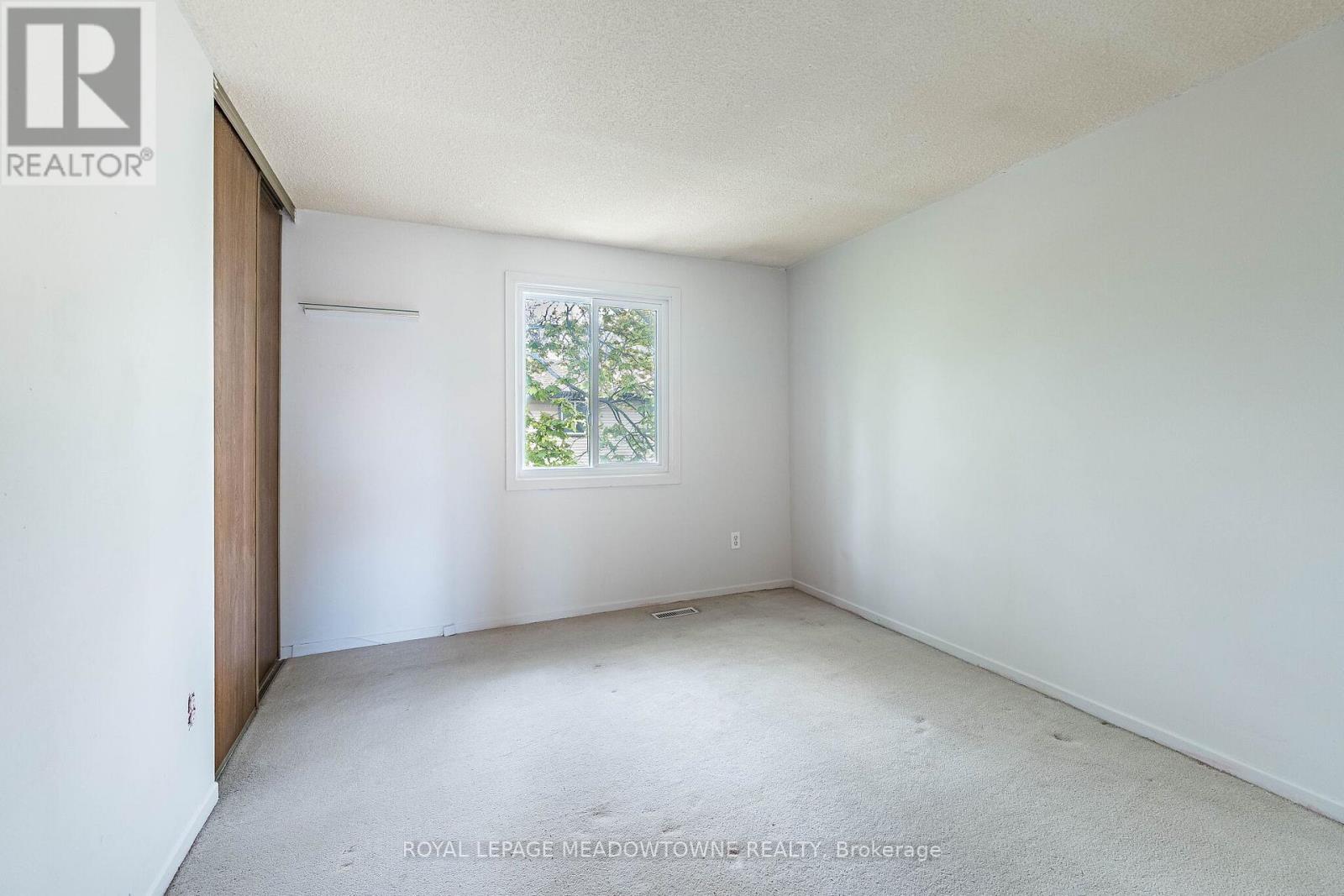 #34 93 HANSEN ROAD N - 41