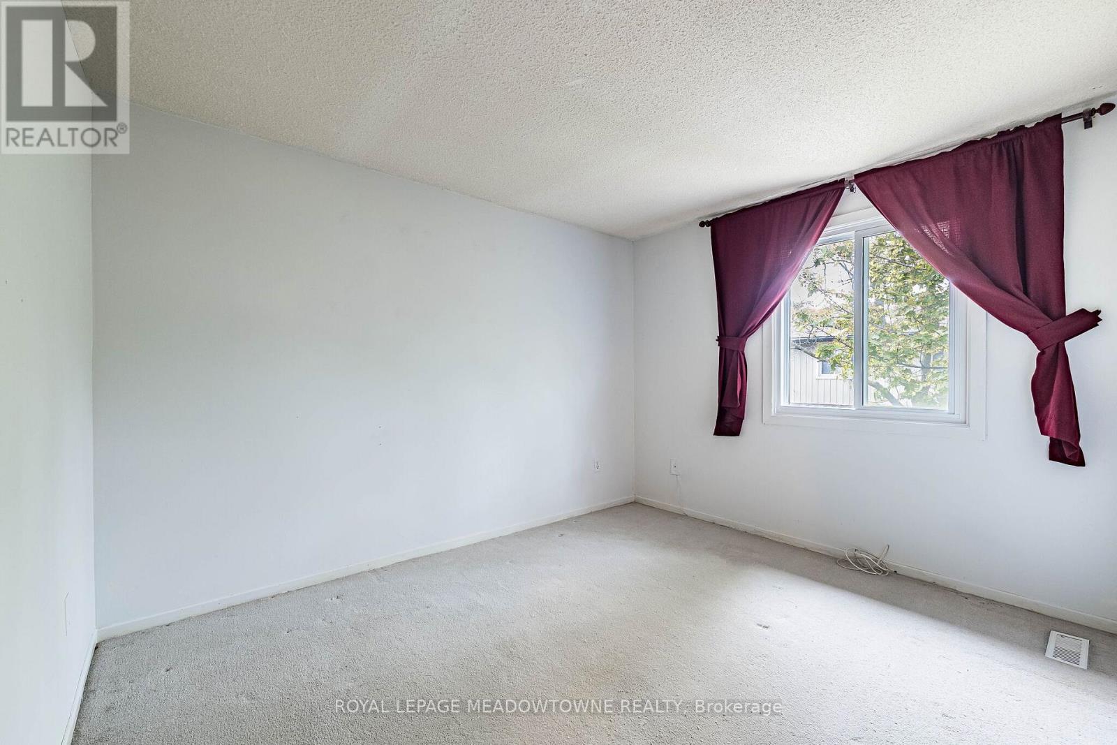 #34 93 HANSEN ROAD N - 43
