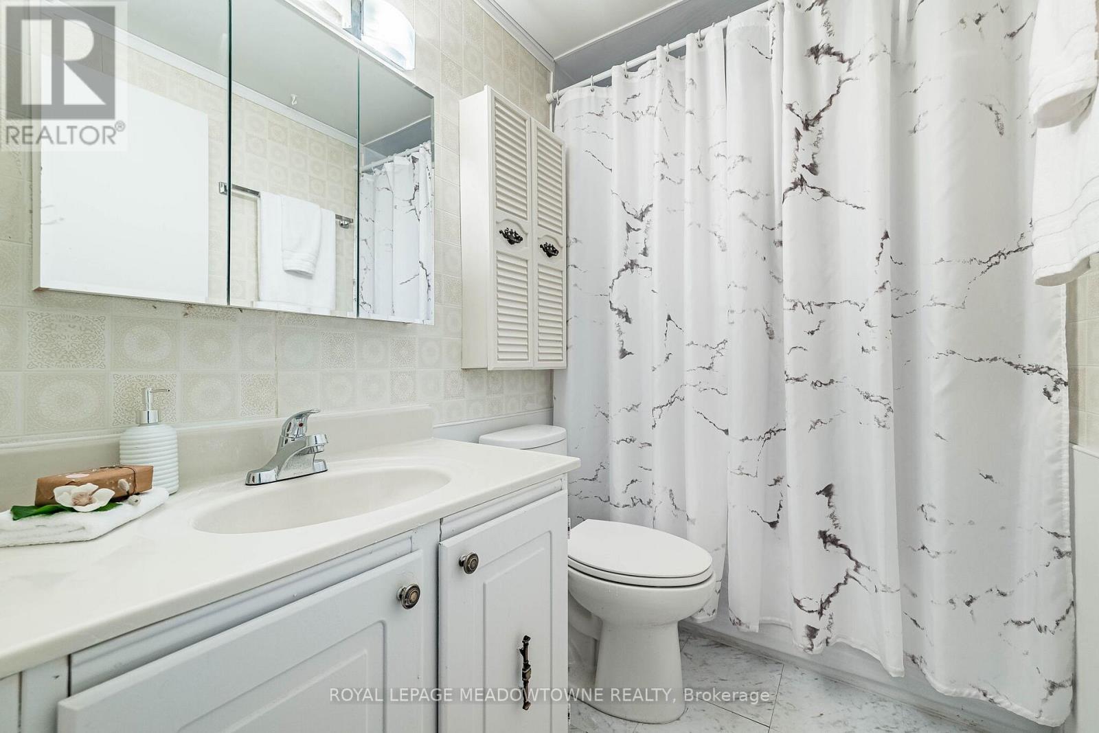 #34 93 HANSEN ROAD N - 45