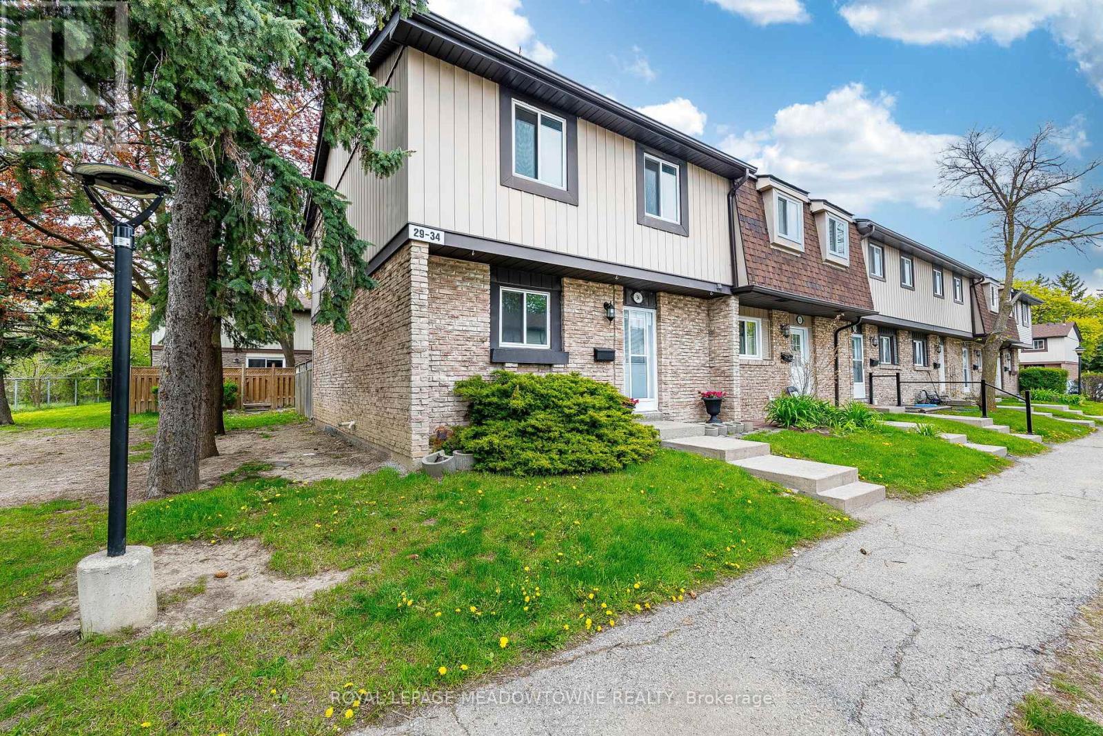 #34 93 HANSEN ROAD N - 5