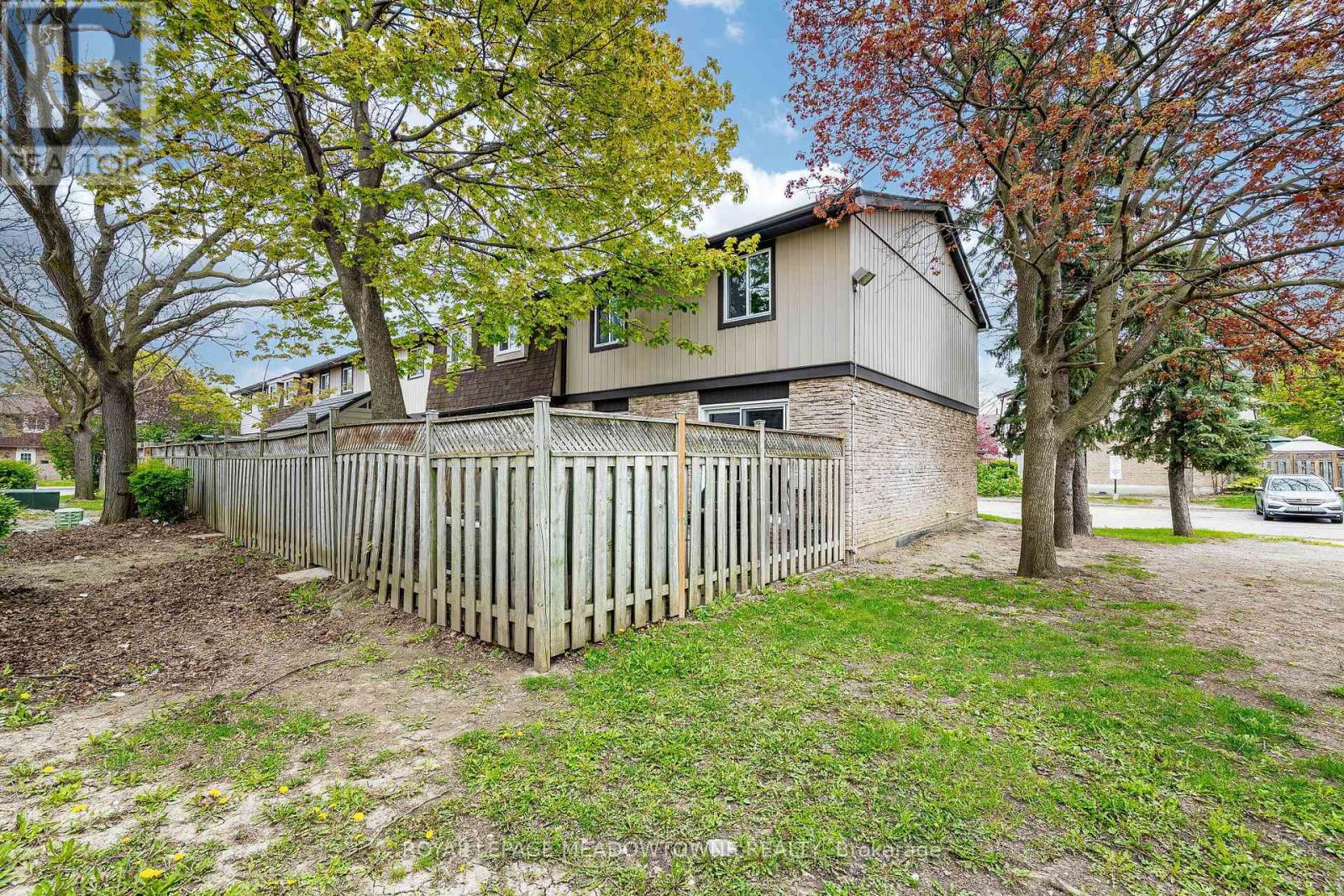 #34 93 HANSEN ROAD N - 6