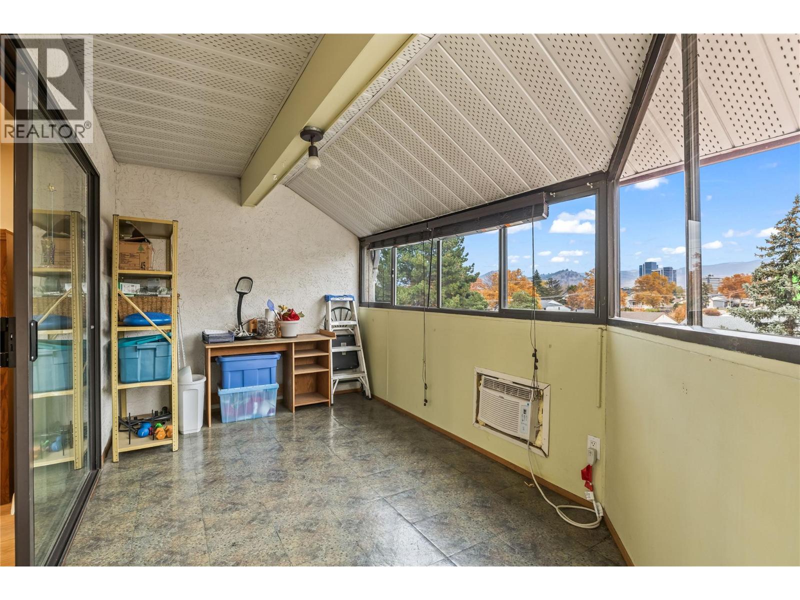 306 2110 Hoy Street, Kelowna