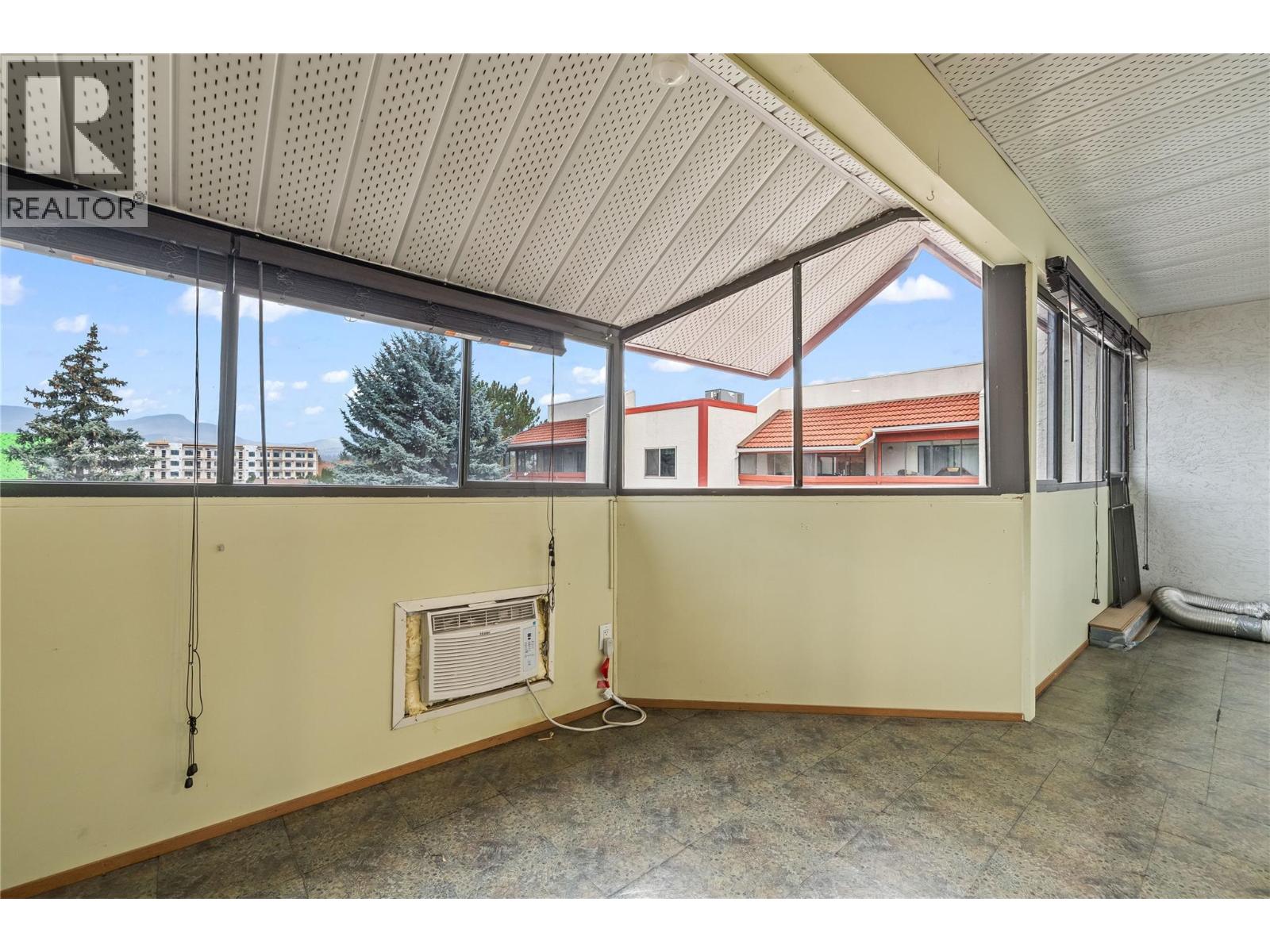 306 2110 Hoy Street, Kelowna