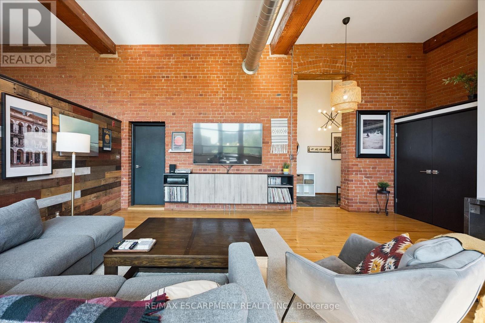 #36 357 HUNTER STREET W - 11