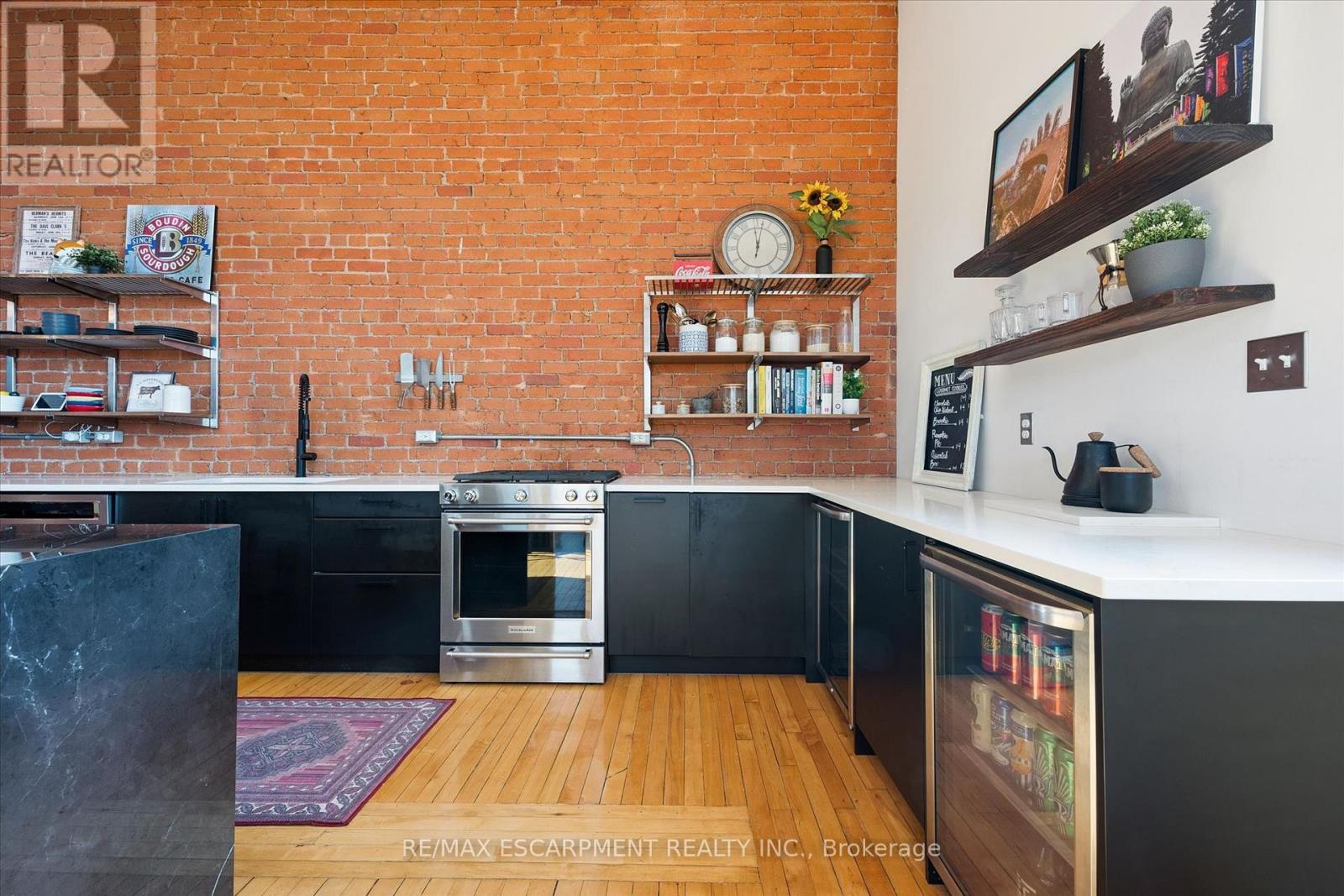 #36 357 HUNTER STREET W - 14