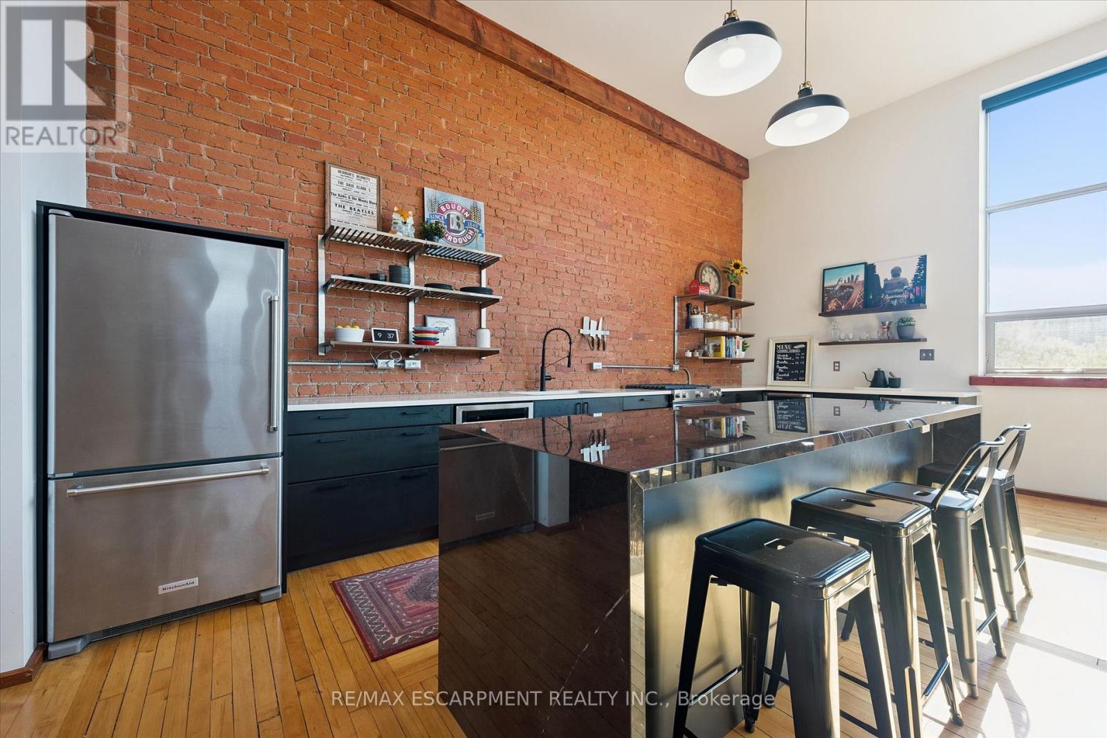 #36 357 HUNTER STREET W - 15
