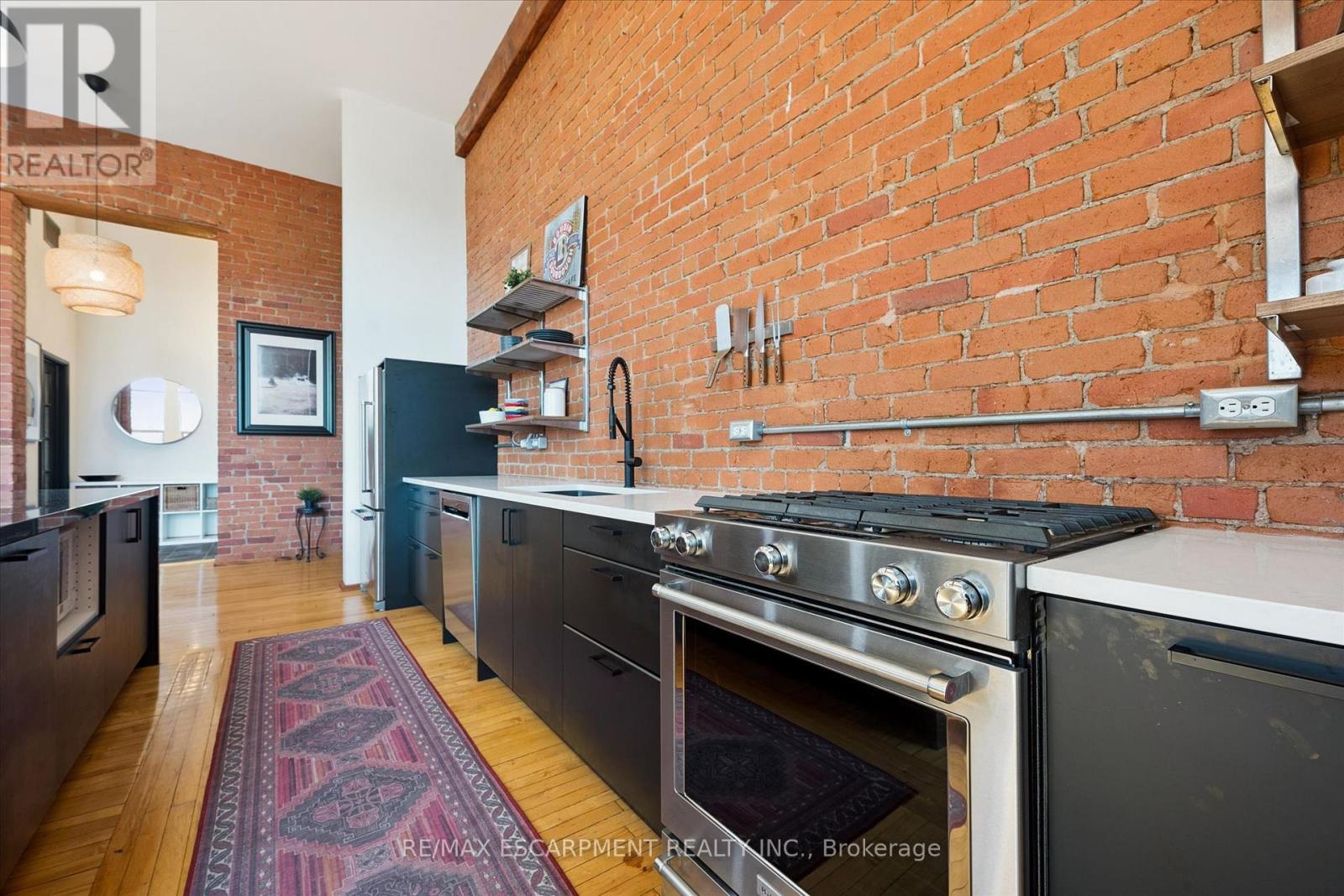 #36 357 HUNTER STREET W - 18