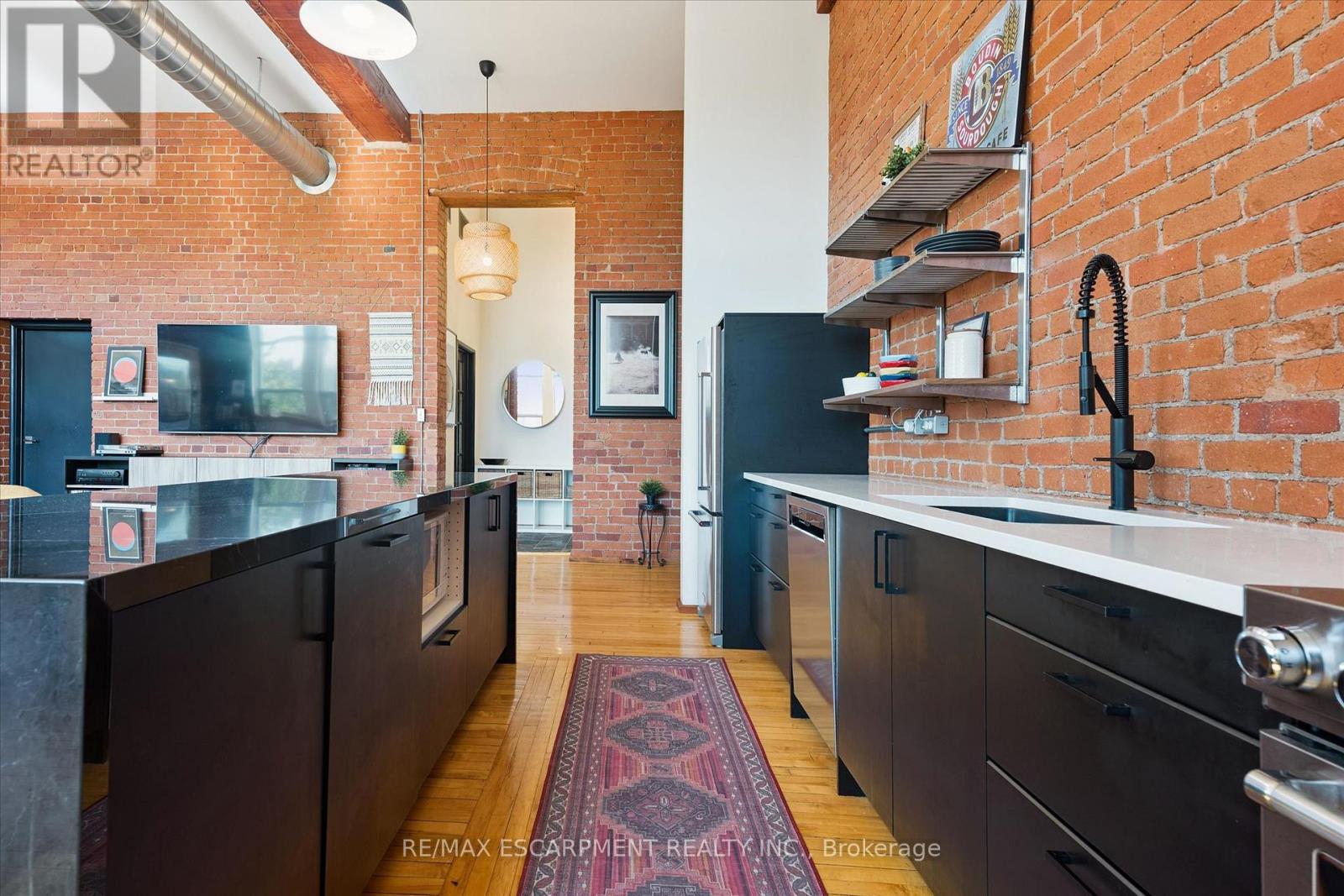 #36 357 HUNTER STREET W - 19