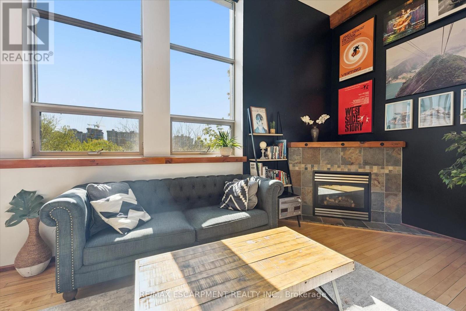 #36 357 HUNTER STREET W - 26
