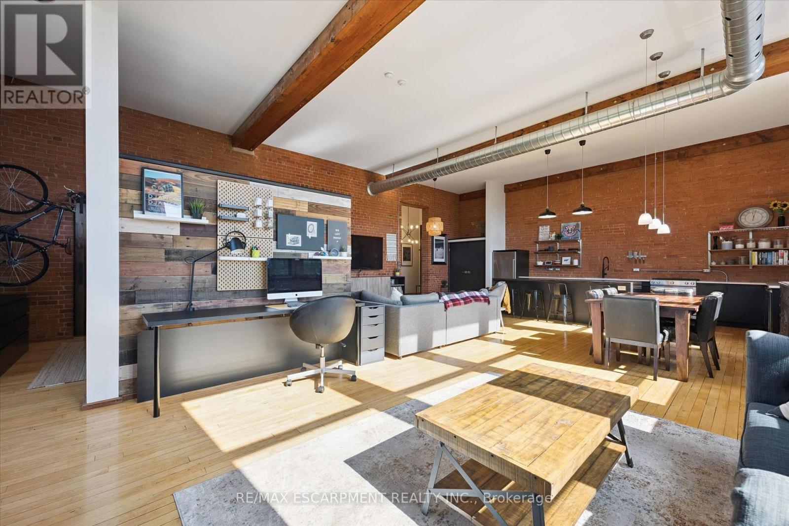 #36 357 HUNTER STREET W - 27