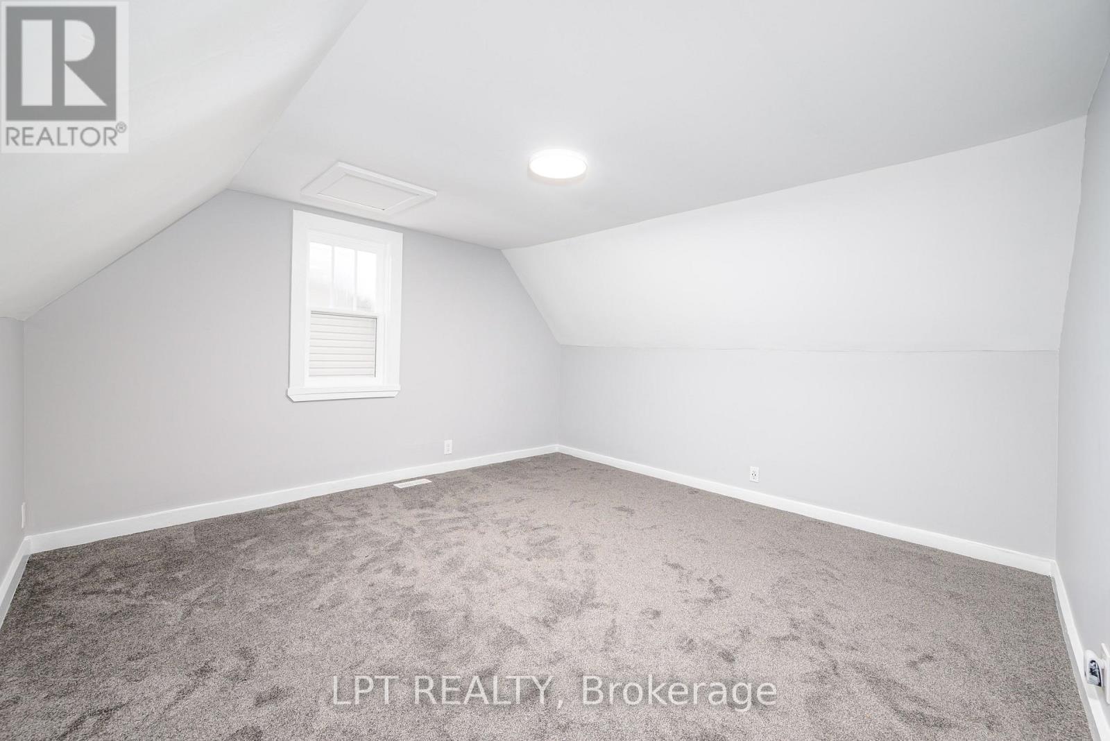 46 YOUNG STREET - 23