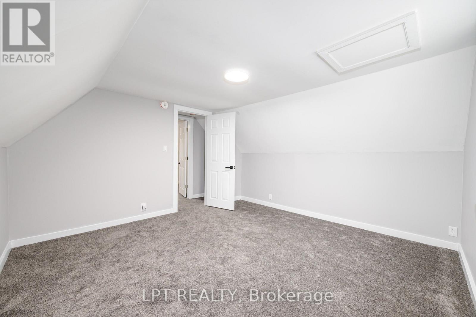 46 YOUNG STREET - 25