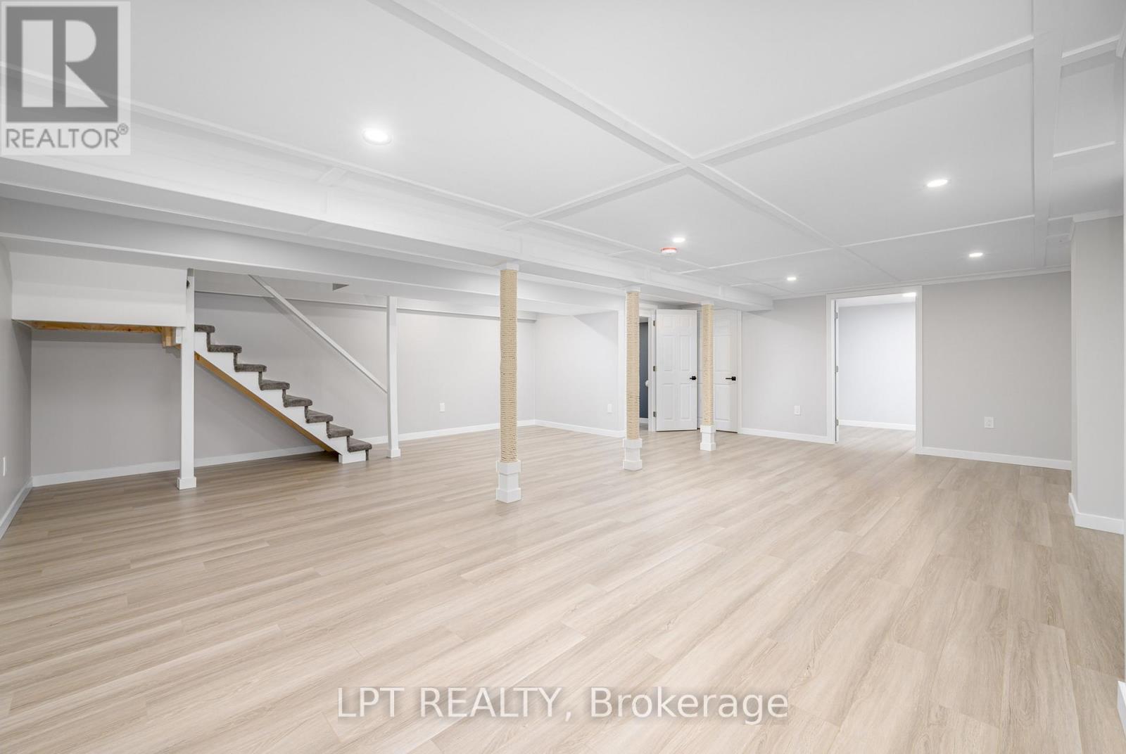 46 YOUNG STREET - 30