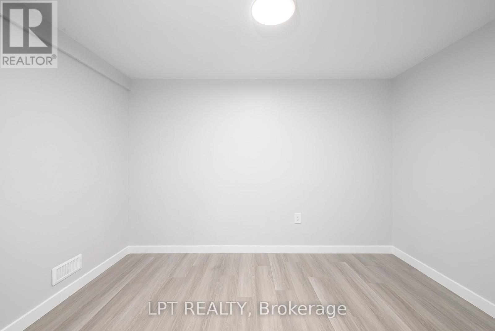 46 YOUNG STREET - 32