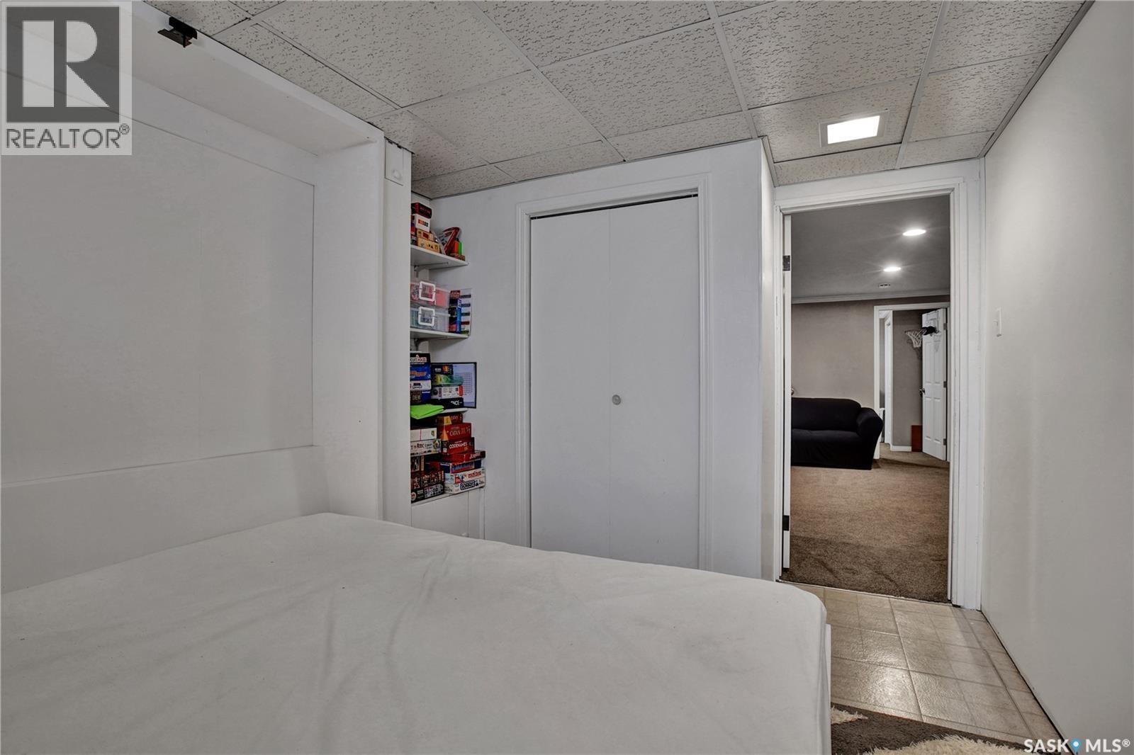1104 McMillan AVENUE - 22