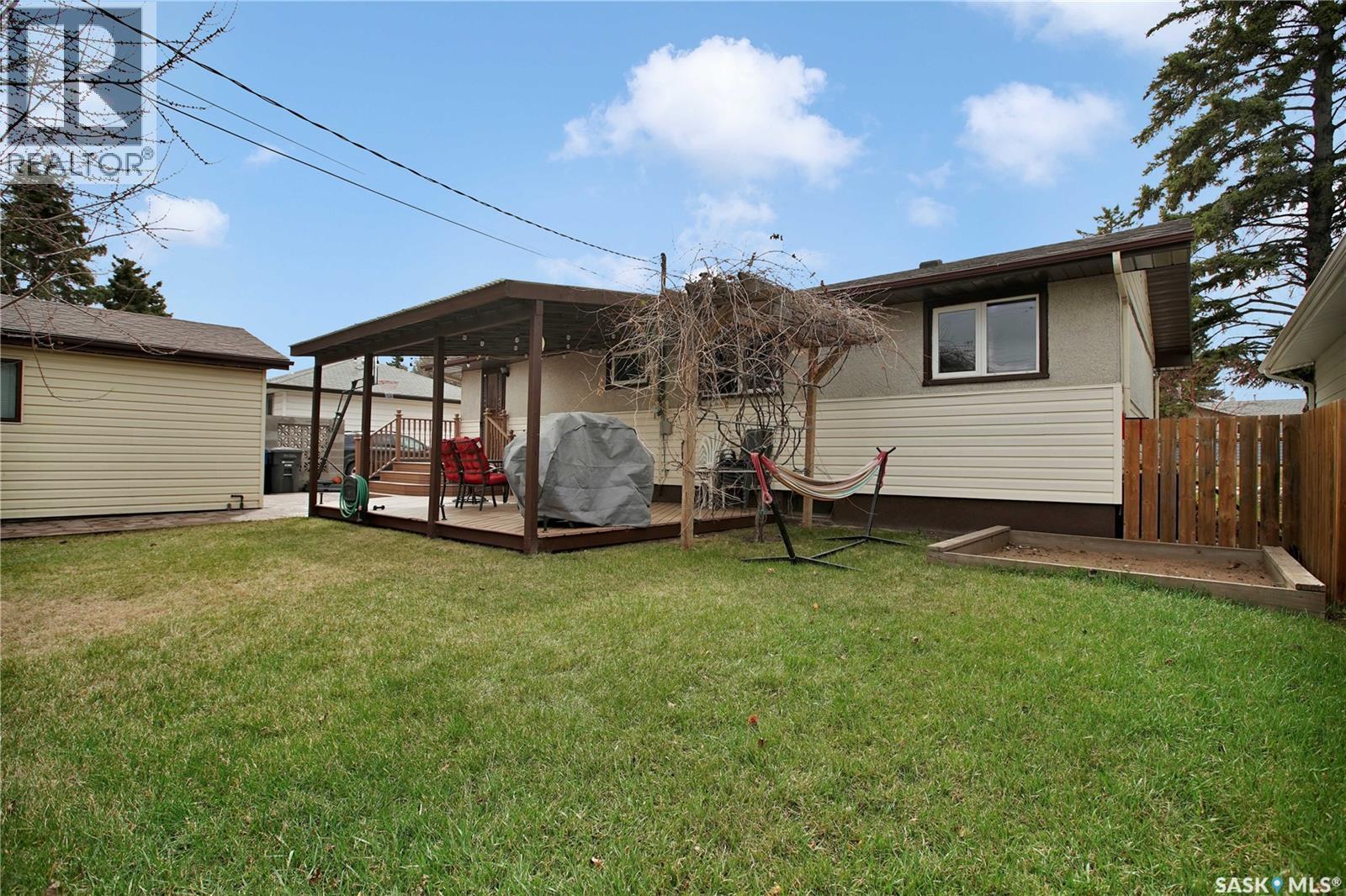 1104 McMillan AVENUE - 28